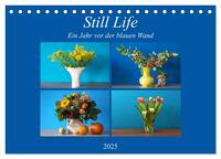 Still Life - Blumen vor der blauen Wand (Tischkalender 2025 DIN A5 quer), CALVENDO Monatskalender