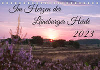 Im Herzen der Lüneburger Heide (Tischkalender 2023 DIN A5 quer)