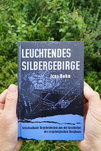Leuchtendes Silbergebirge