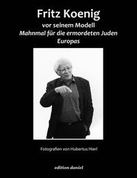 Fritz Koenig vor seinem Modell Mahnmal für die ermordeten Juden Europas